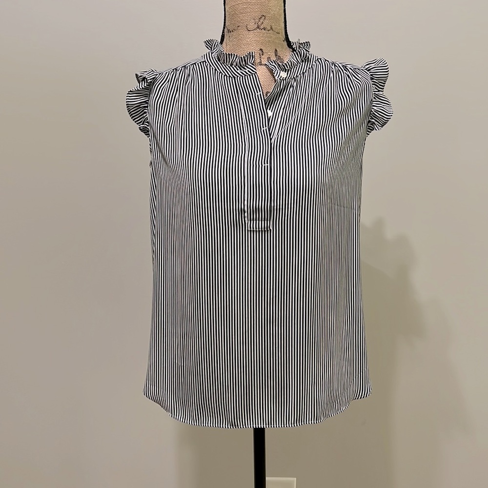 Loft Sleeveless Black & White Stripe Top. Size Small.